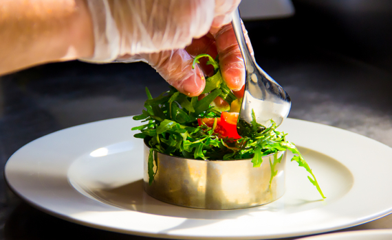 Салат «Огненная Лошадь»: что приготовить на Новый 2026 год — удача в каждой ложке Салат «Огненная Лошадь»: что приготовить на Новый 2026 год — удача в каждой ложке