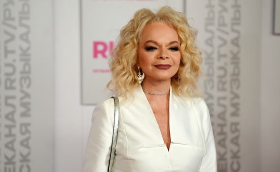 Предложение от звезды: Долина предлагает рассрочку без инфляции, а покупатель Лурье обратилась в суд