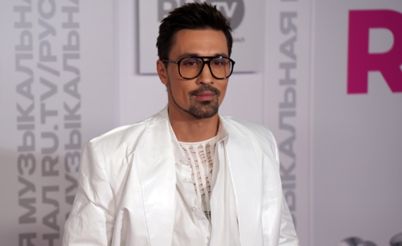 Ура, можно не гладить: мятые вещи — главный тренд весны-лета 2026