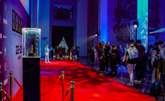 Ваш гид по дресс-коду: идеи от селебрити, что надеть в театр в 2026. Главное правило — умеренность